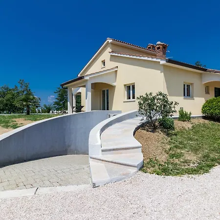 Zorica فيلة Stari Pazin